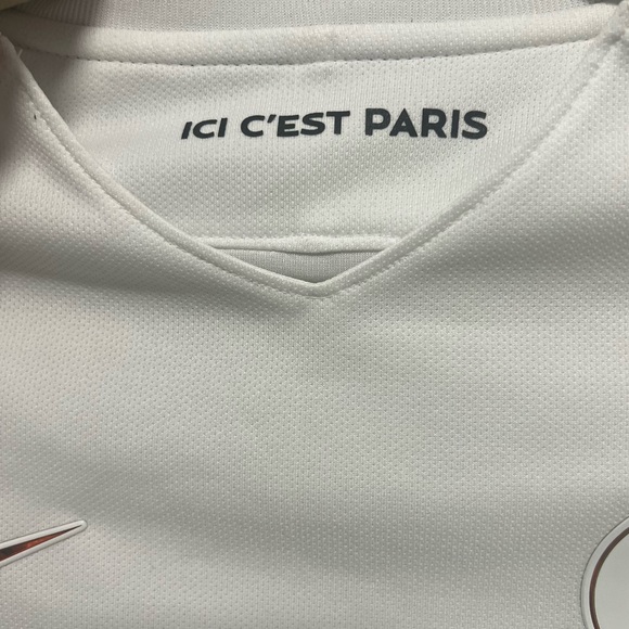 AUTHENTIC PSG WHITE-GOLD SOCCER SHIRT. - Picture 6 of 8